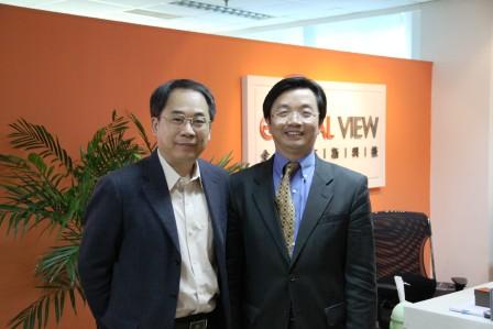 全景赛斯董事长兼ceo陈忠苏博士(右)与杨志坚校长合影留念