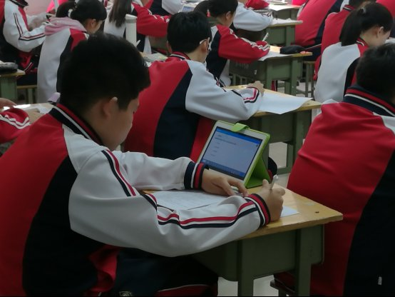 天闻数媒云课堂助郑州七中智慧考试秒出成绩