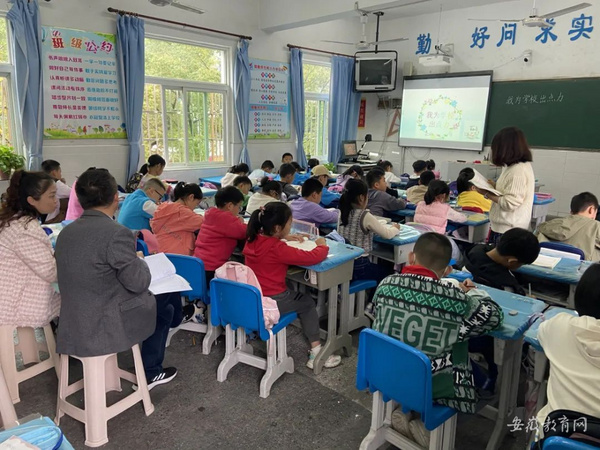 安徽铜陵市广泛开展推门听课活动 不断促进教师专业成长