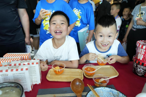 “小”圍裙走進大賽場，拉面范助力NYBO青少年籃球公開賽全國總決賽火力全開！