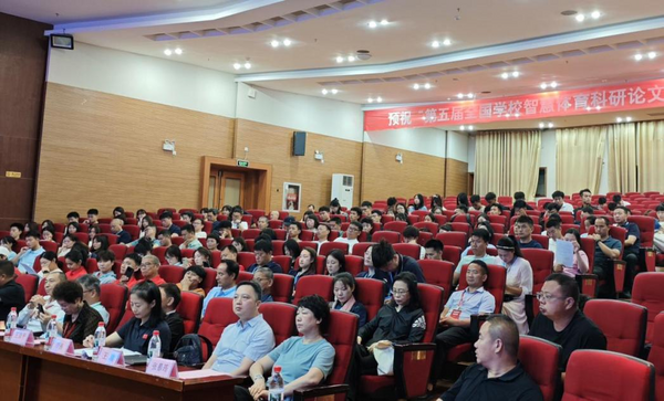新时期学校体育教师基本要求：从“强技”到“树人”的跃升