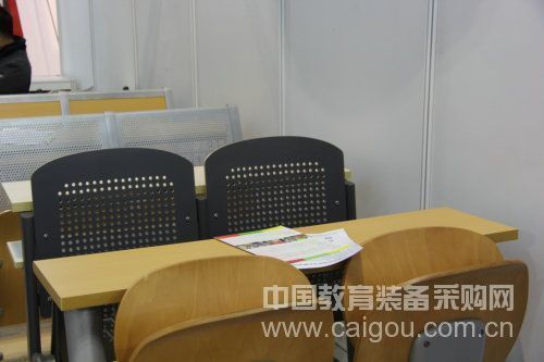 吉榮家具亮相2013北京教育裝備展