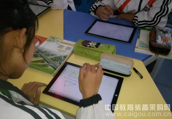 數學課程基地建設與使用交流會召開