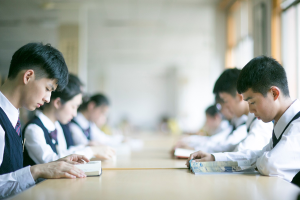 以新質生產力為引擎 打破校服行業發展壁壘