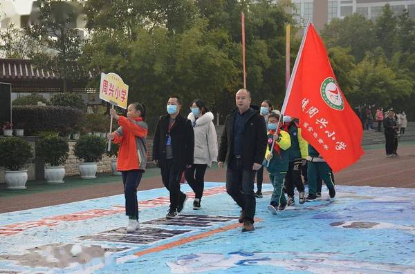 智慧的交流、思想的碰撞、技能的比拼——隆昌市舉辦首屆“教育基金杯”中小學機器人教育聯誼賽
