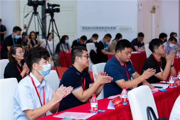 《新语境教育师资技能等级与培训标准》发布会在京举行