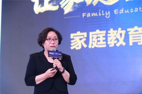 专注家庭教育，集爱凭借百万家长认可荣获年度影响力品牌大奖