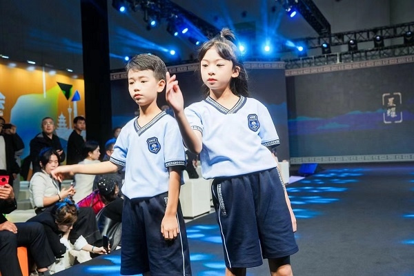 揭秘成都2023校服園服創新論壇上的縱越校服與三星堆文化