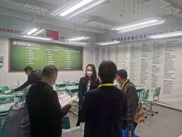 點亮中國教育裝備展，哈工大光電沖擊護眼燈第一品牌