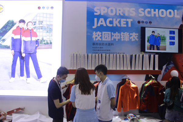 大咖蒞臨·簽約不斷·云上展覽，智能校服引領中國校服流行趨勢！