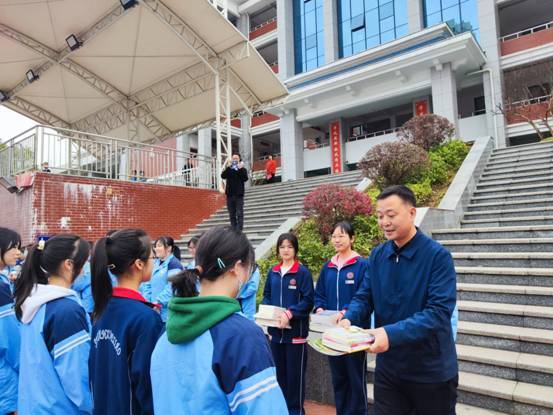 好书伴我行 书香满校园——怀化市实验中学举行“书香校园建设”启动仪式