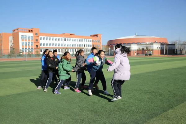 内蒙古鄂尔多斯市鄂托克学子的课间十分钟，快乐值“拉满”