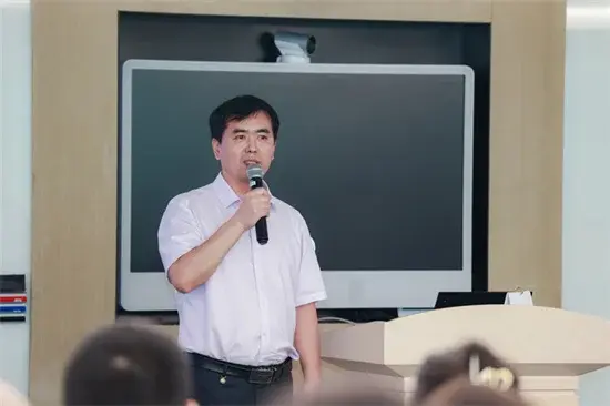 騰訊教育攜手光?？萍纪瞥觥疤依睢庇媱?，打造1000所人工智能教育標桿校