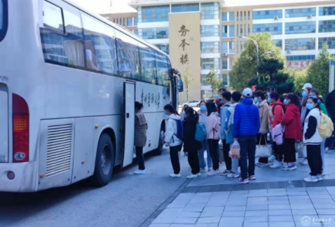 貴州醫科大學800余名醫療隊員赴遵義開展疫情防控工作