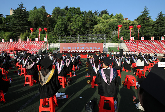 湖北汽车工业学院举行2022届本科生毕业典礼暨学位授予仪式