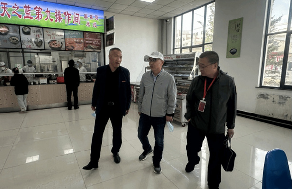 甘肃民族师范学院党委书记高君智深入学生餐厅开展食品安全专项检查