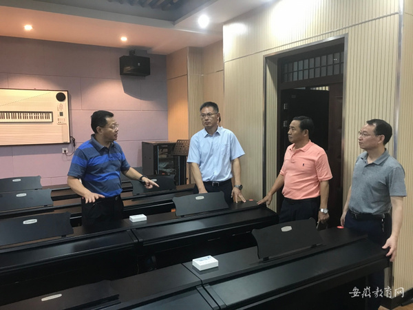 巢湖學院到黃麓師范學校調研校園建設