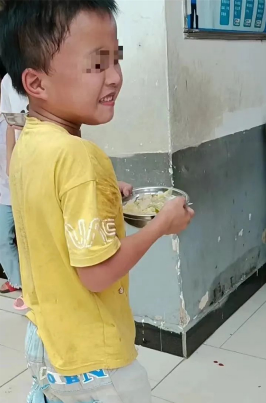 愛心助學，情暖“六一”丨博士有成對岑溪市大公小學捐資助學