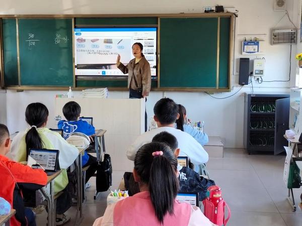 安徽六安市開展中小學市級統籌智慧學校建設項目管理專項行動檢查