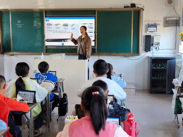 安徽六安市开展中小学市级统筹智慧学校建设项目管理专项行动检查