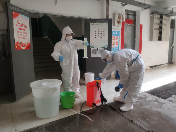 武漢軟件工程職業學院:三次消毒清潔,確保校園安全!