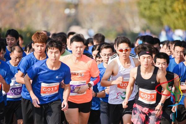 2021年上海交通大學“一二九”冬季長跑活動舉行