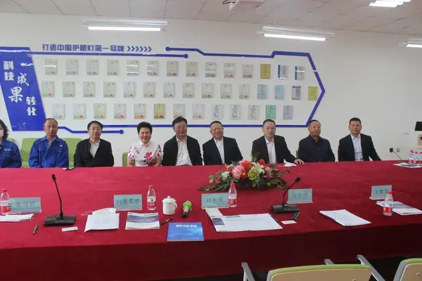 哈爾濱政協主席秦恩亭蒞臨哈工大光電調研
