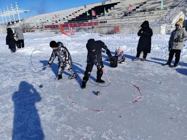 內蒙古錫林浩特：冰雪趣味運動會讓學生走出教室感受冰雪文化