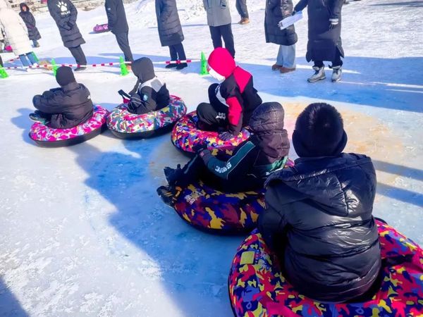 内蒙古锡林浩特：冰雪趣味运动会让学生走出教室感受冰雪文化