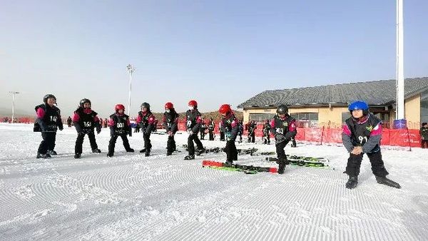 冰雪运动进校园 | 一起走进呼和浩特市中小学滑雪研学实践活动