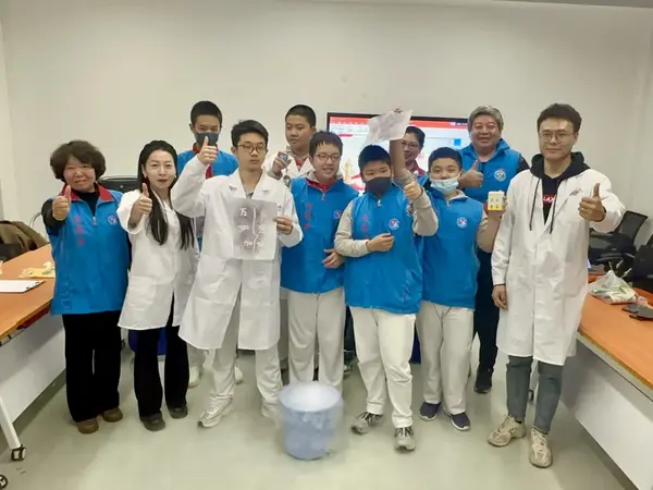 奇趣科學攜手北京團委青少年宮，共同走進新街口街道社區，為孩子們帶來一場科學的盛宴
