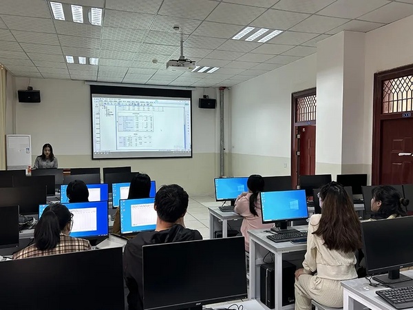 友万科技深入喀什大学开展Stata和IBM SPSS软件内训