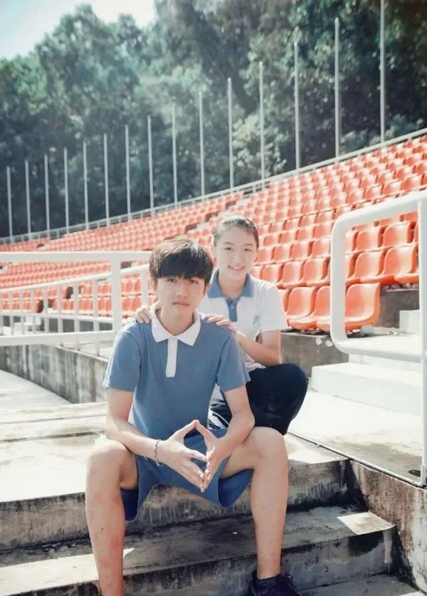 深圳校服被譽為校服屆“顏王”，王源周冬雨都穿過
