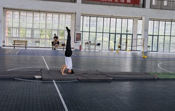 安徽亳州市45位体育教师展示基本功 竞技促提升