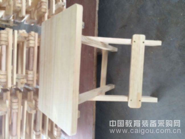 兴程美术用品/厂家直销美术类画架教育配送木质折叠写生凳 实木美术方凳静物台工作台